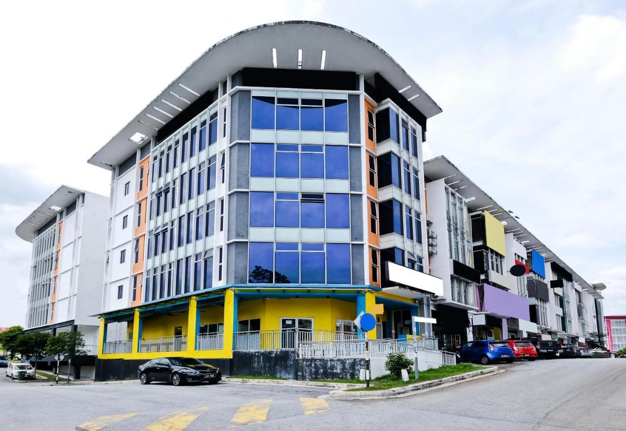 Oyo 714 Arina Hotel Bangi Exterior foto