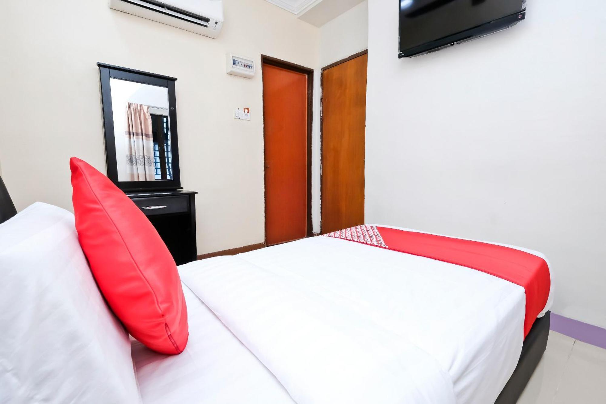 Oyo 714 Arina Hotel Bangi Exterior foto