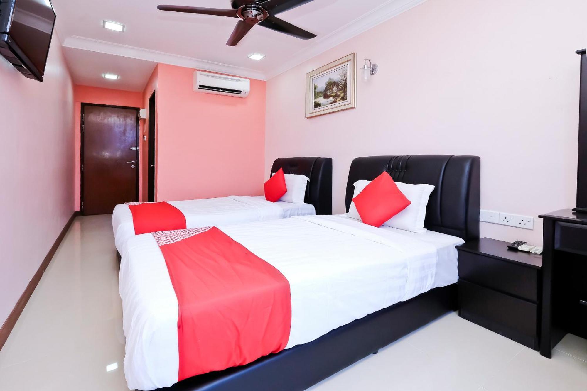 Oyo 714 Arina Hotel Bangi Exterior foto