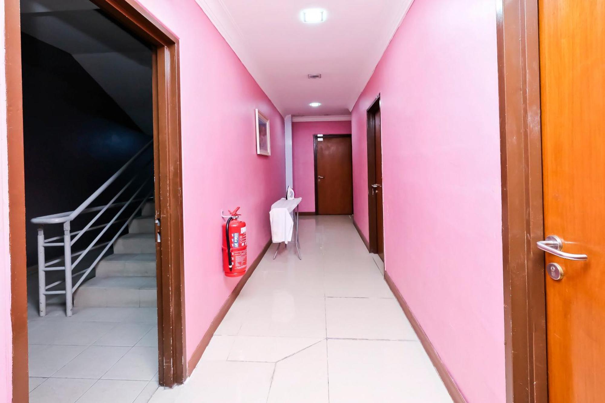 Oyo 714 Arina Hotel Bangi Exterior foto